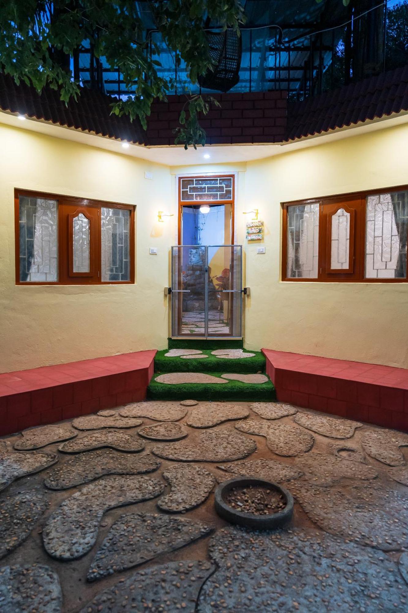 Ntr Garden Hotel Ауровил Екстериор снимка