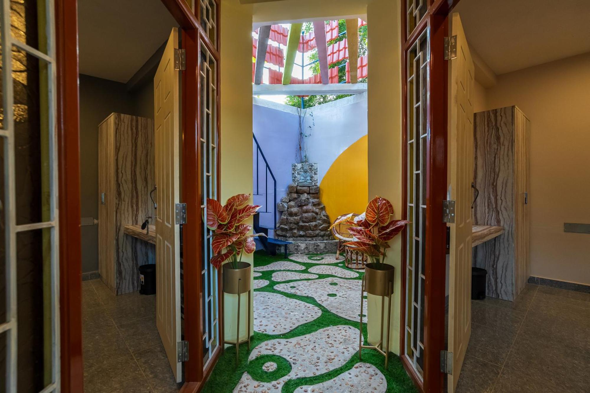 Ntr Garden Hotel Ауровил Екстериор снимка