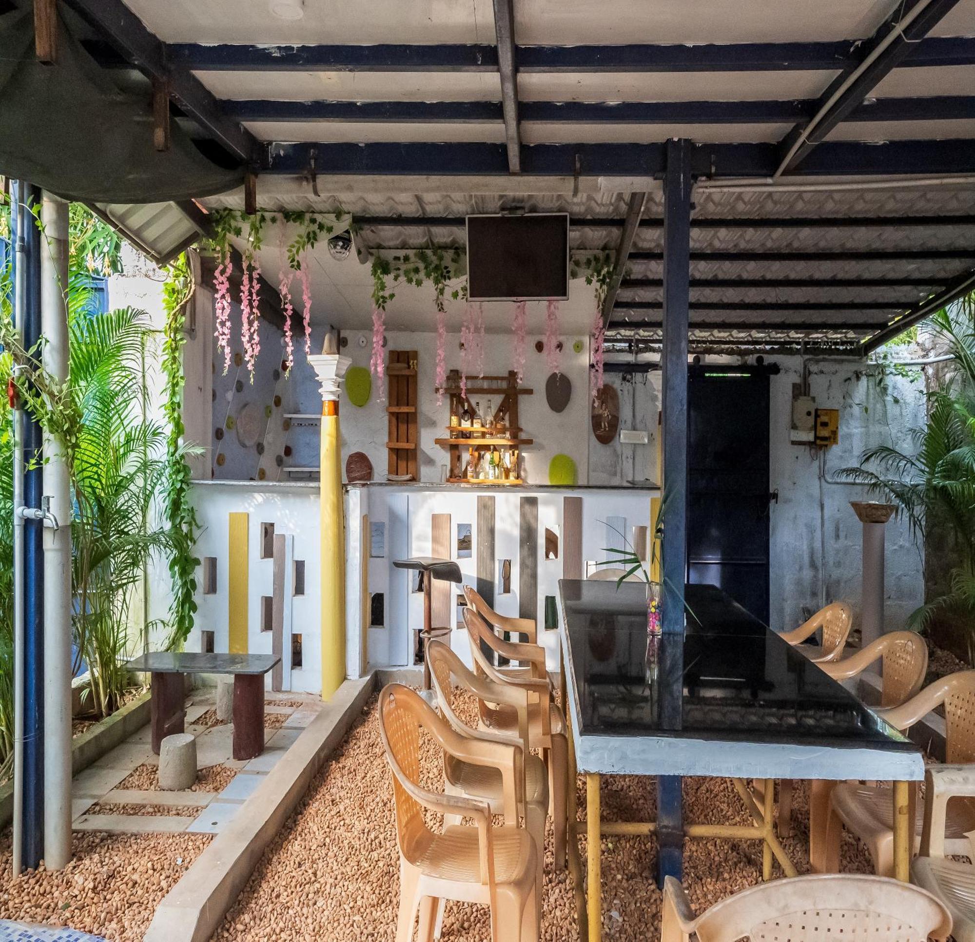 Ntr Garden Hotel Ауровил Екстериор снимка