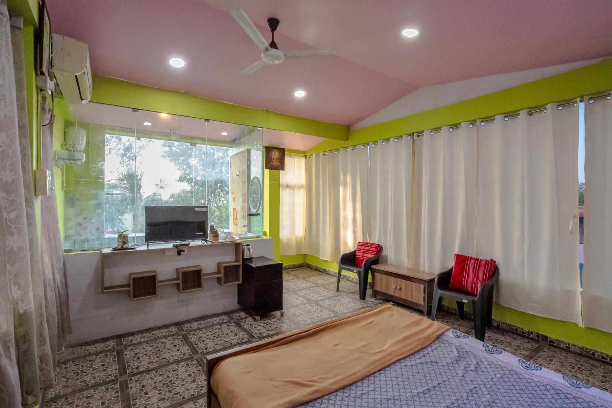Ntr Garden Hotel Ауровил Екстериор снимка