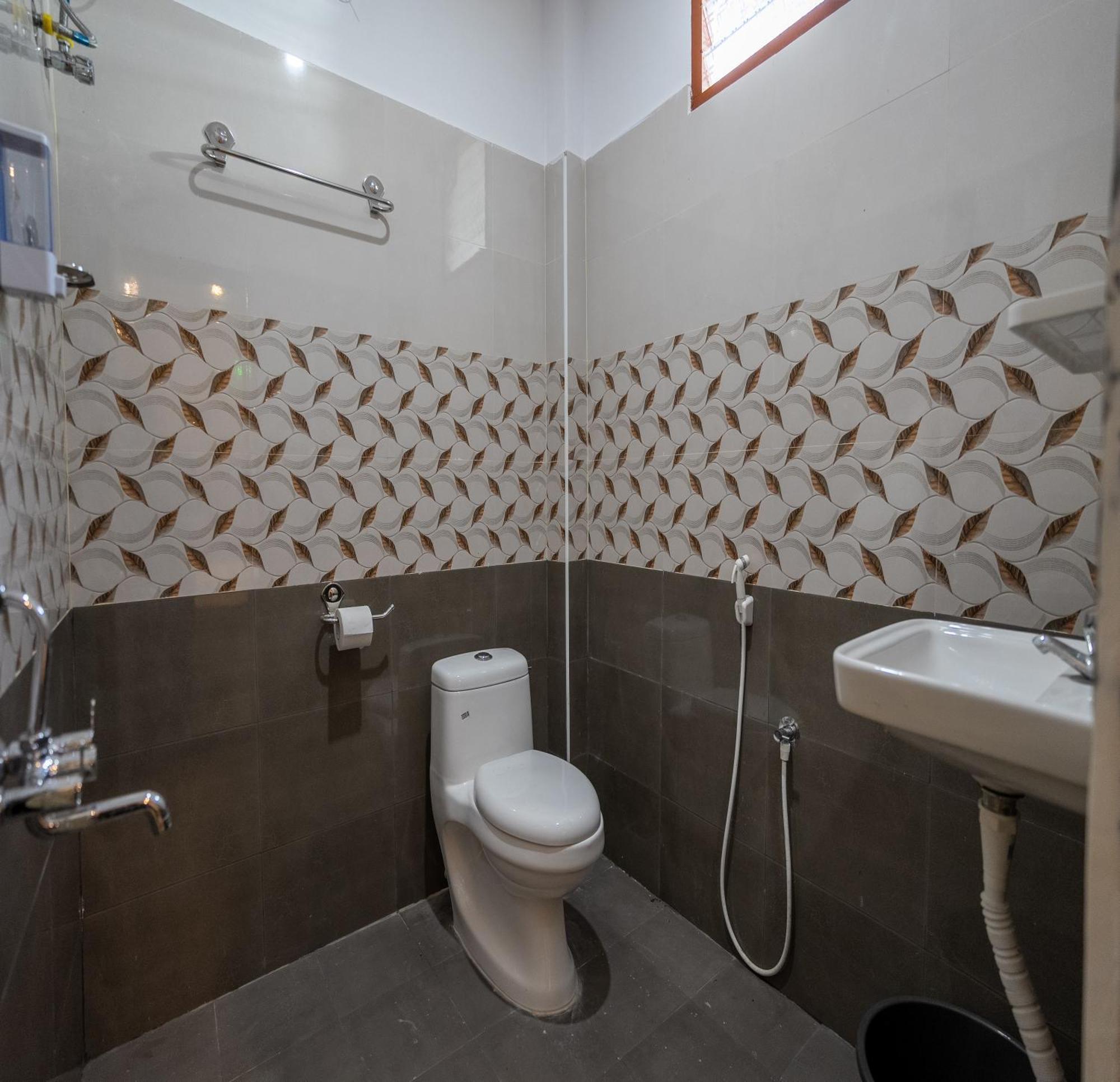 Ntr Garden Hotel Ауровил Екстериор снимка